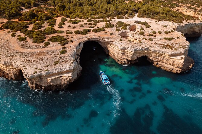 Benagil Caves and Dolphin Watching - 2.5h - Discover the Stunning Benagil Caves