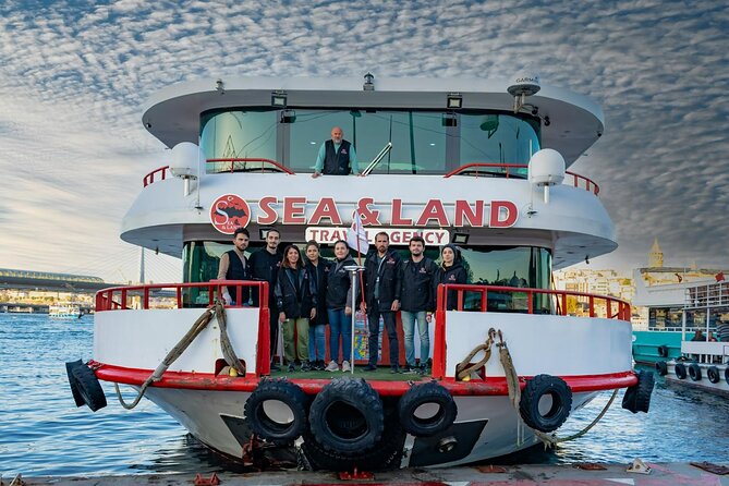 Bosphorus Cruise Boat Tour in İstanbul 3 Hours And Golden Horn - Inclusions and Amenities of the Bosphorus Cruise Tour