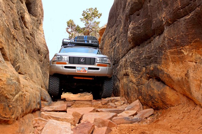 Canyonlands National Park Needles District by 4x4 - Navigating the Challenging Terrain