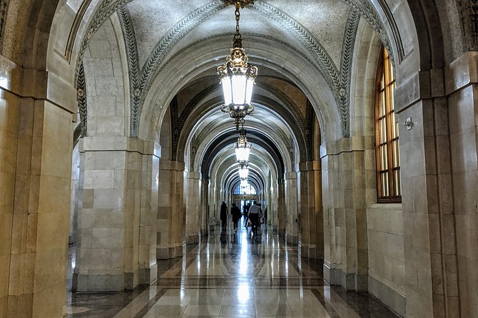 Chicago Architecture Tour: Underground Pedway and the Loop - Exploring the Pedway