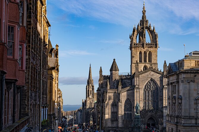 Edinburgh Old Town: Historical Guided Walking Tour - Meeting and End Points