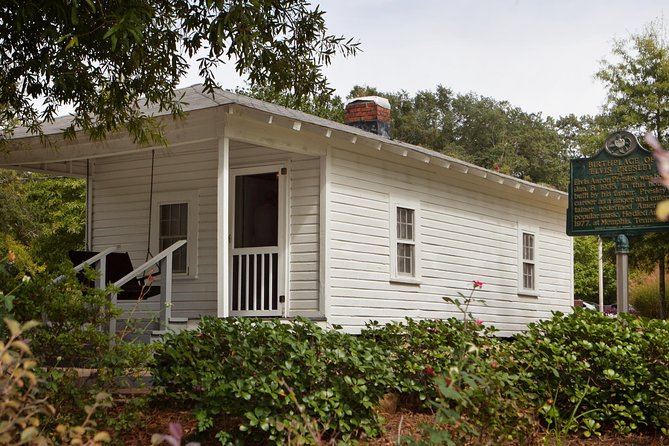 Elvis Presleys Childhood Home Sightseeing Daytrip From Memphis - Sites Visited