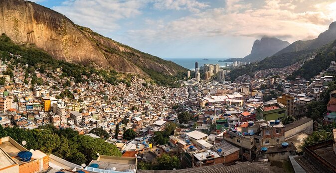 Favela Walking Tour in Rio De Janeiro - Interacting With Residents