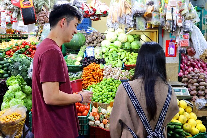 Food History + Local Markets Tour & FruitTasting - Discovering Local Street Food Favorites