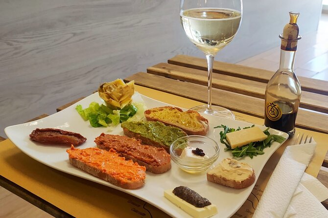 Food & Wine Tour by the Vatican City - Customization and Accommodations