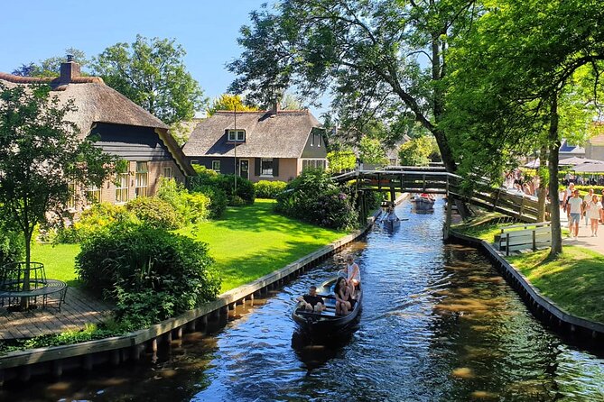 Giethoorn and Zaanse Schans Small Group Day Tour With Small Boat - Highlights of Zaanse Schans