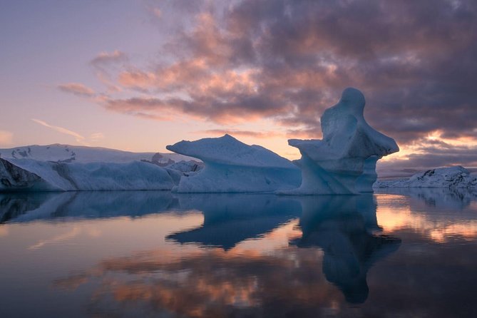Glacier Lagoon and Diamond Beach Guided Day Trip From Reykjavik - Exploring the Jökulsárlón Glacial Lagoon