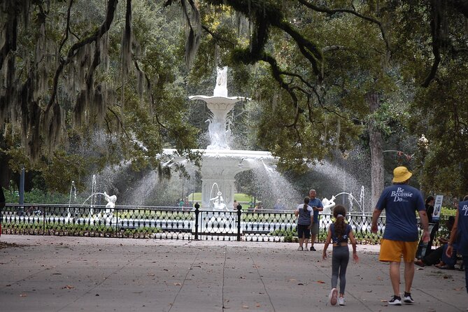 Heart of Savannah History Walking Tour - 2hr - Meeting Point and Accessibility