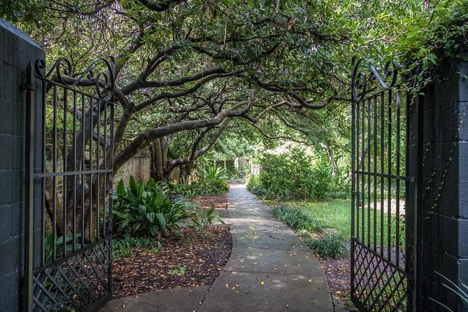 Hidden Alleyways and Historic Sites Small-Group Walking Tour - Guided, Narrated Walking Tour