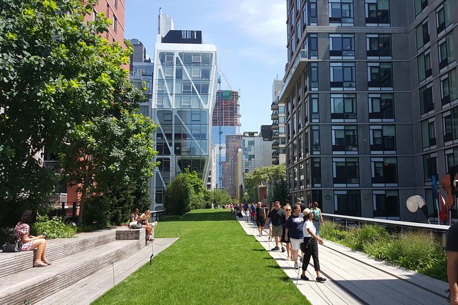 High Line Park and Greenwich Village Food Tour - Exploring the High Line Park