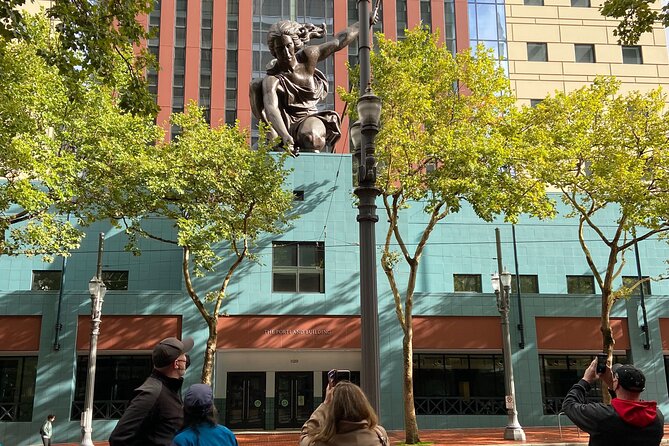 Intro to Portland Small Group Walking Tour - Guide and Group Dynamics
