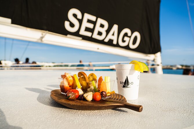 Key West Sunset Sail With Full Bar, Live Music and Hors Doeuvres - Cruise Features and Included Amenities