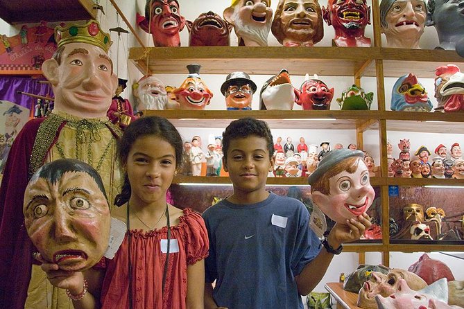 Kids and Family Gothic Quarter Walking Tour in Barcelona - Meeting and Pickup Information