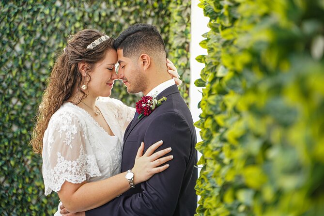 Las Vegas Wedding at The Little Vegas Chapel - Ceremony Details and Options