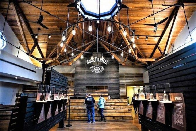 Nashville to Jack Daniels Distillery Bus Tour & Whiskey Tastings - Free Time in Downtown Lynchburg