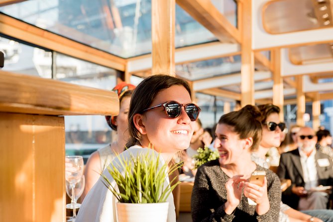 New York City Sunset Cruise on a Yacht - Inclusions and Amenities