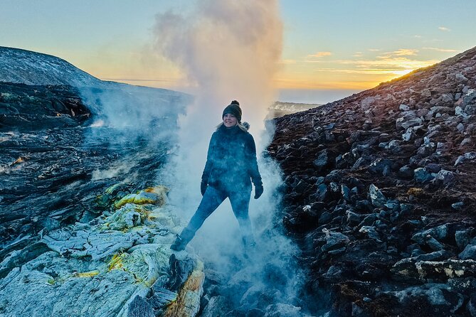 Private Premium Volcano Hike With Local Geology Enthusiasts - Location and Meeting Point