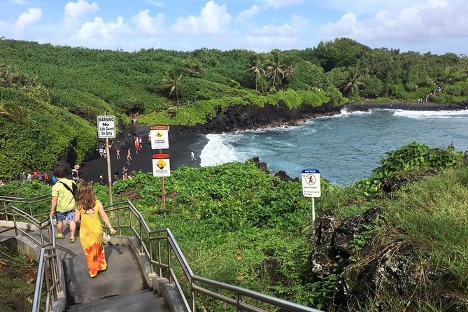 Road to Hana: Full-Day Scenic Drive With Blacksand & Waterfalls - Navigating the Winding Roads and Bridges