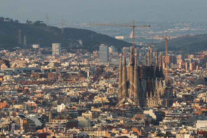 Sagrada Familia Small Group Tour With Skip the Line Ticket - Key Features of the Small Group Tour