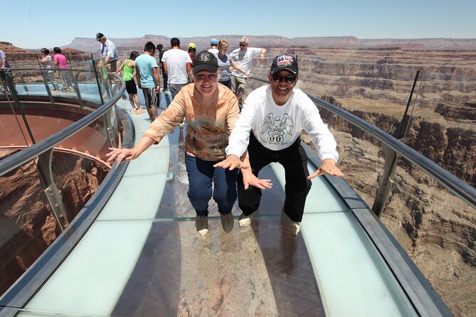 Small Group Grand Canyon, Hoover Dam and 7 Magic Mountains Tour - Exploring the Welcome to Fabulous Las Vegas Sign