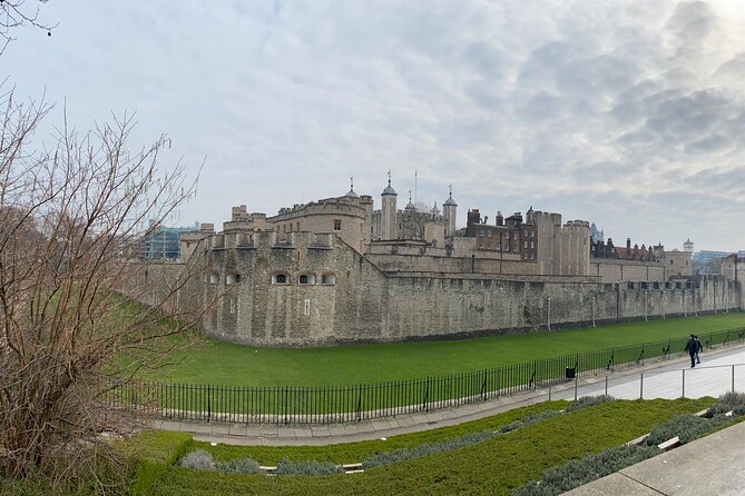 The Tower of London - Small Group Tour With a Local Expert - Meeting and Logistics