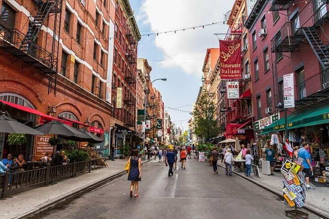 True Crime NYC: Mafia Walk W/Ret. NYPD Detective & Local Food - Insider Experiences From Retired NYPD Guides