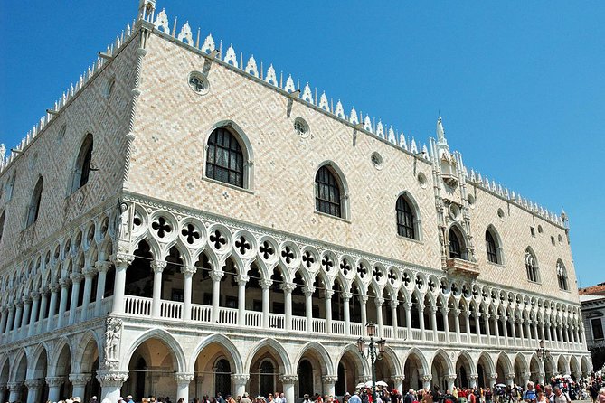 Venice Walking Tour of Most-Famous Sites Monuments & Attractions With Top Guide - Explore the Iconic Rialto Bridge