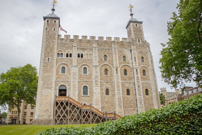 VIP Tower of London and Crown Jewels Tour With Private Beefeater Meet & Greet - Tour Logistics and Details