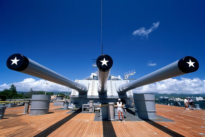 WWII Pearl Harbor Heroes Deluxe Tour - The USS Arizona Memorial: A Solemn Tribute