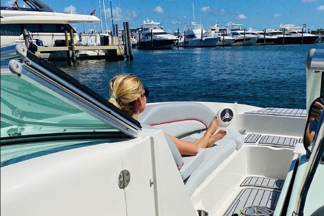 1 Hour Miami Private Boat Ride With Champagne - Captain Experience