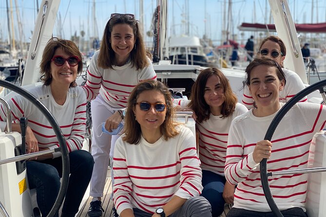 Active 2-Hour Sailing Tour in Barcelona With Open Bar & Snacks - Capacity and Group Size