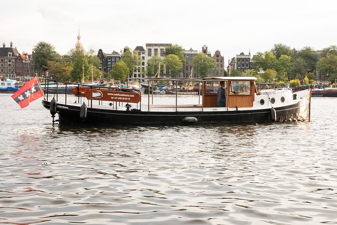 Amsterdam Small-Group Canal Cruise With Dutch Snacks and Drink - Host and Service Quality