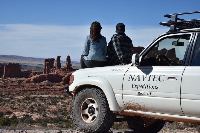 Arches National Park 4x4 Adventure From Moab - Enjoying Sunset and Stargazing Tours