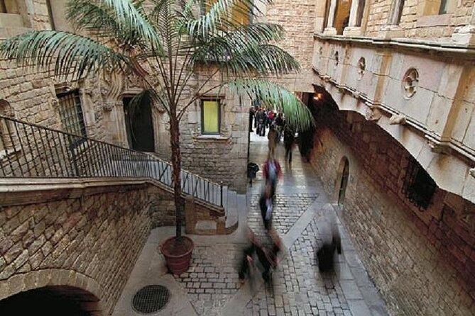 Barcelona Gothic Quarter Walking Tour - Meeting and Pickup Details