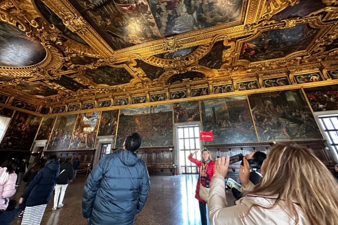 Best of Venice: Saint Marks Basilica, Doges Palace With Guide and Gondola Ride - Gondola Ride