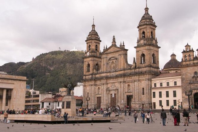 Bogotá Layover: Private 4-6 Hour Flexible City Tour - Discovering Plaza De Bolívar