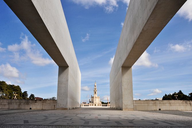 Discover Fátima: Half-Day Small-Group Tour From Lisbon - The Basilica of the Holy Trinity