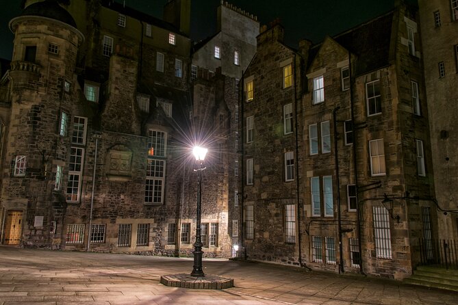 Edinburgh Witches Old Town Walking Tour & Underground Vault - Witness the Storied Past of Edinburgh Castle