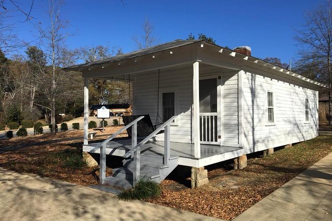 Elvis Presleys Childhood Home Sightseeing Daytrip From Memphis - Amenities and Inclusions