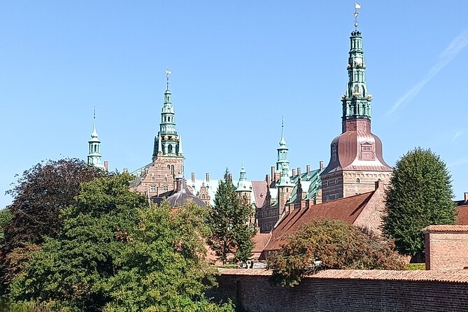 Full-Day; Castle, Palace, Cathedral & Viking Ships Tour - On-Foot Exploring at Historical Sites