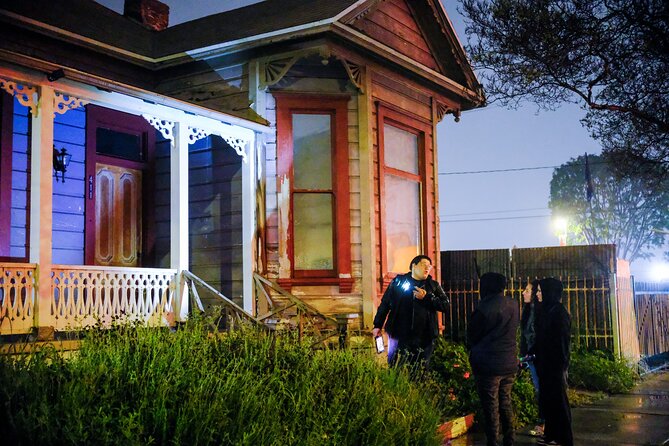 Ghost Hunting With a Professional Investigator in Chinatown - Delving Into Local Legends and Folklore