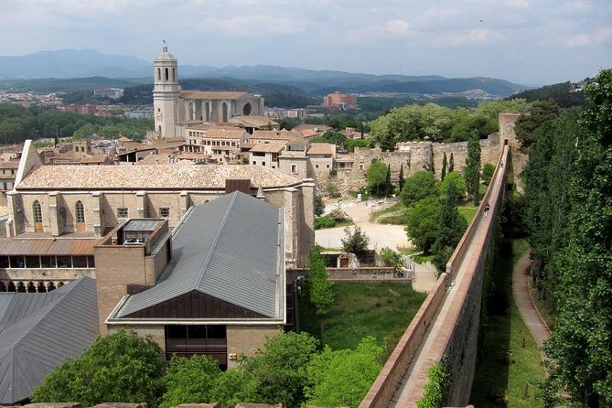 Girona History and Legends Tour Small Group From Girona - Guide Experience and Feedback