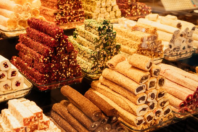 Highlights & Hidden Gems With Locals: Best of Istanbul Private Tour - Avoiding Tourist Traps and Crowds