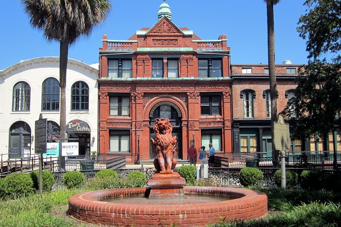 Historic Savannah Guided Walking Tour - Exploring Savannahs Historic District
