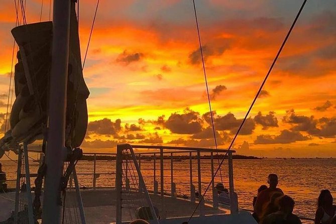 Key West Sunset Sail With Live Music, Drinks and Appetizers - Capacity and Accessibility