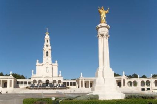 Lisbon to Porto Up to 3 Stops: Obidos, Nazare or Fatima, Aveiro - Personalized Tour Experience