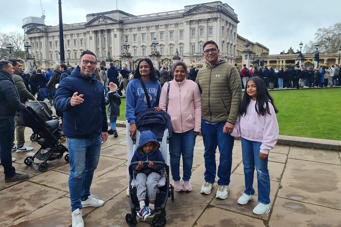 London Sightseeing Private Black Cab Tour With Hotel Pick up - Notable Guides and Their Impact