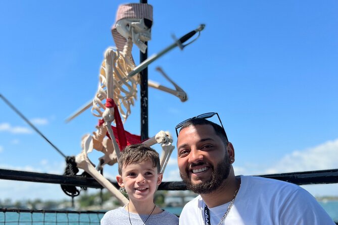 Miami Pirate Boat Tour: Skyline & Millionaires Homes - Onboard Amenities and Inclusions