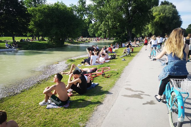 Mini Classic Bike Tour Incl. Beer Garden Stop @ 4pm - Visit to Key Sites