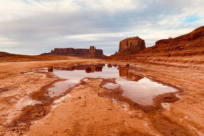 Monument Valley Backcountry Tour - Guiding and Storytelling